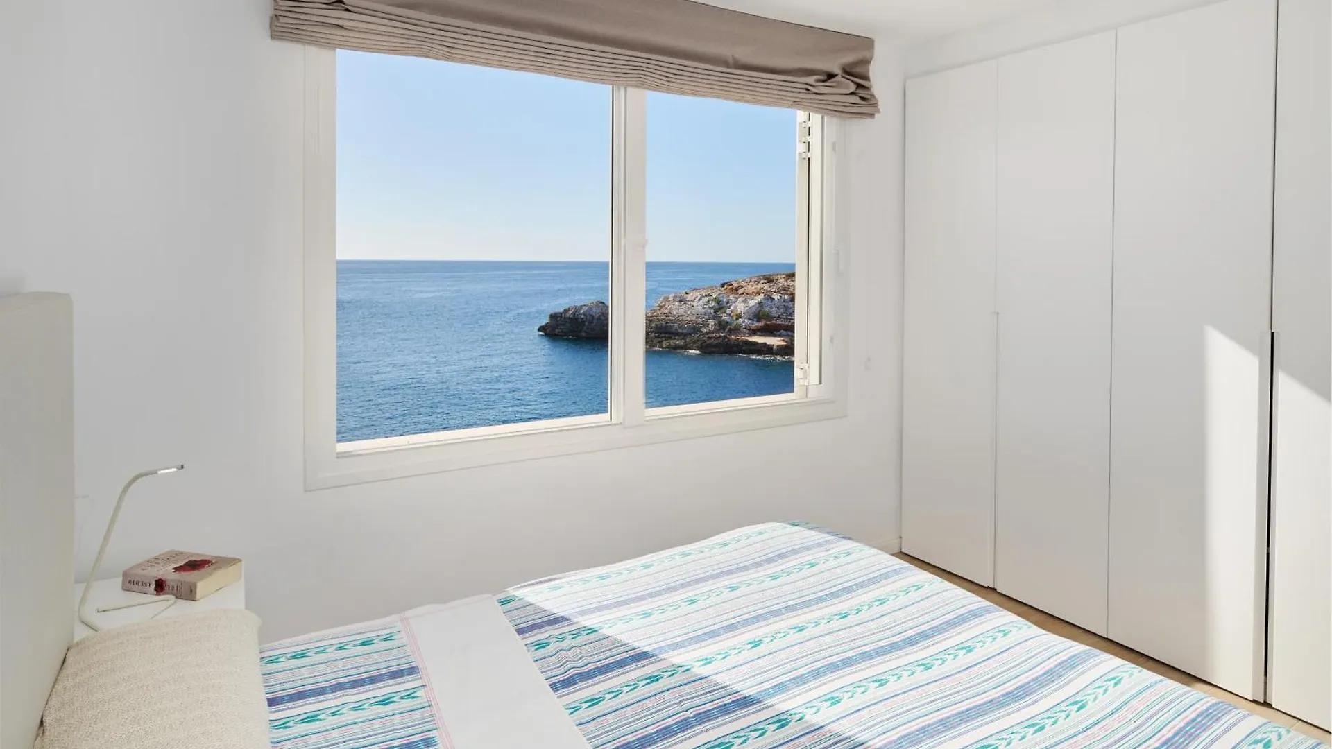 Sea Frontline Apartment 'Faraona'. Pool. Wifi Сантаньи