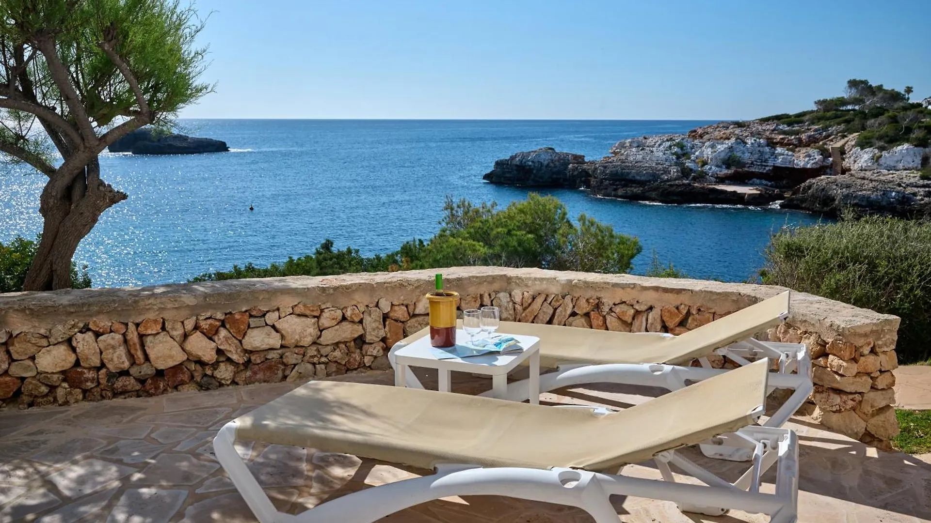 Sea Frontline Apartment 'Faraona'. Pool. Wifi Сантаньи