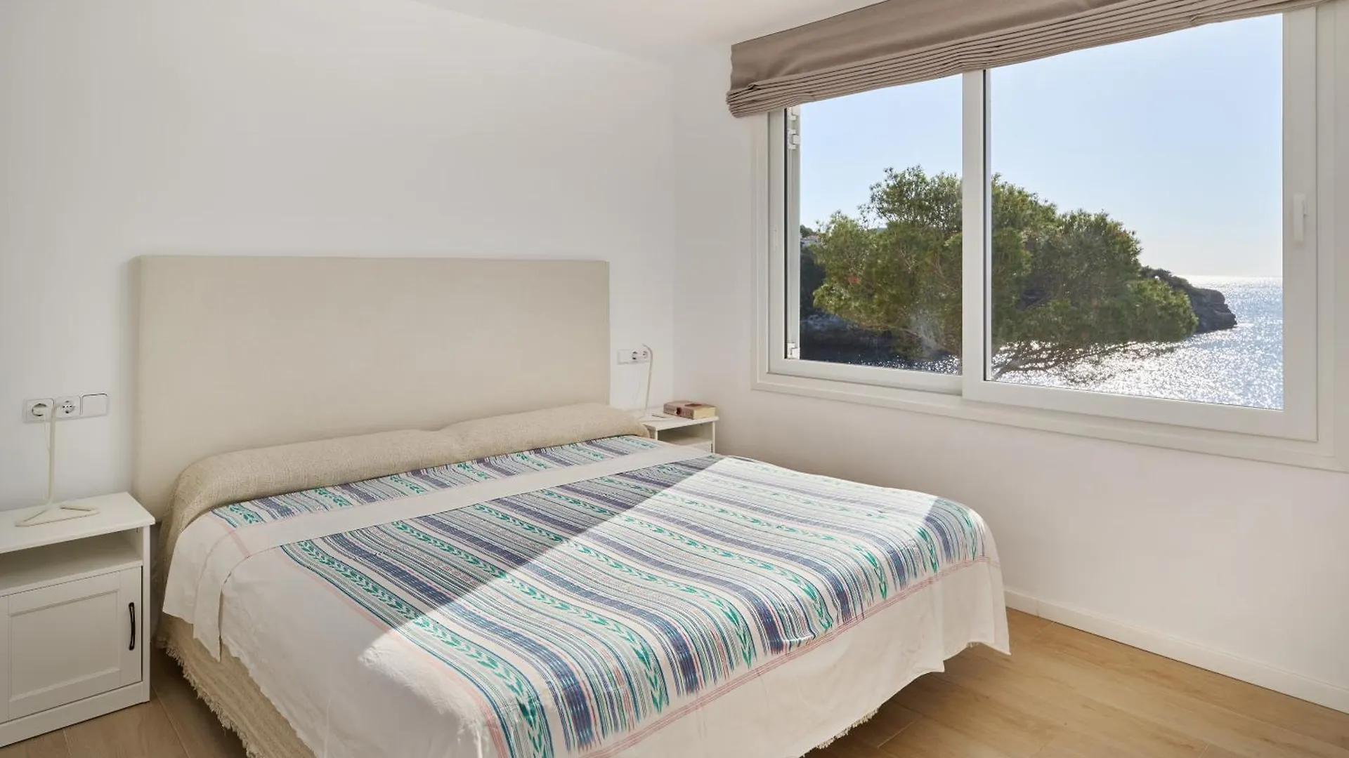 Sea Frontline Apartment 'Faraona'. Pool. Wifi Santanyi