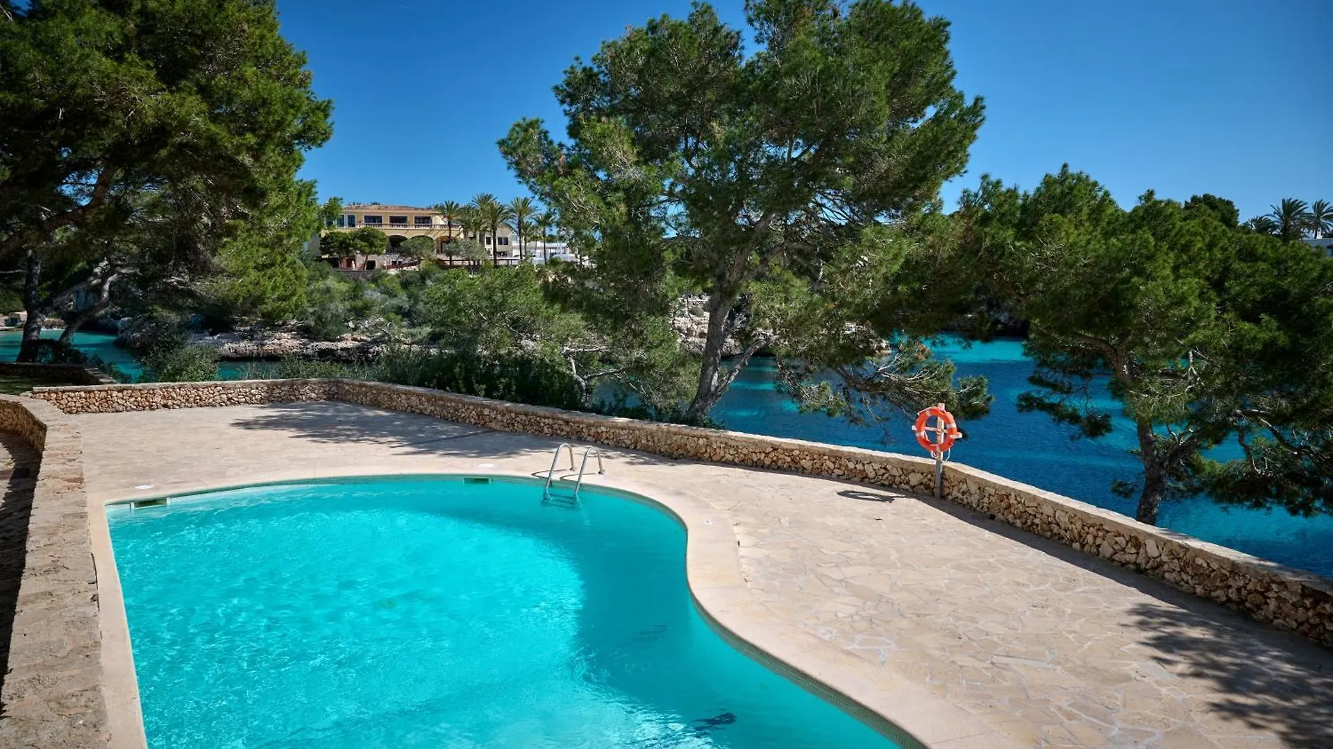 Sea Frontline Apartment 'Faraona'. Pool. Wifi Santanyi Spanien
