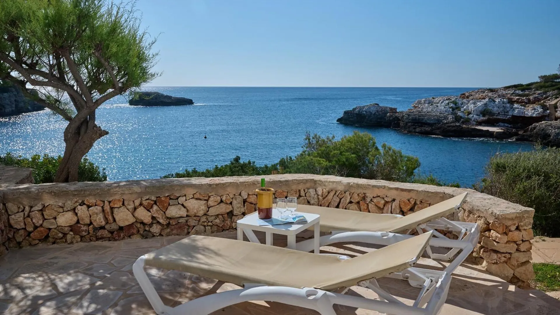 Sea Frontline Apartment 'Faraona'. Pool. Wifi Santanyi Spanien